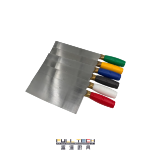 富達廚具提供專業商用膠柄小片刀 (Small Slicer)。採用輕巧鋒利鍛造鋼刀身設計，專為切薄肉片、切菜及精細刀工而設。防滑紅膠柄符合商用廚房 (HACCP) 食安標準，杜絕木柄發霉問題，全港餐飲刀具現貨批發。 Plaintext